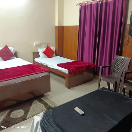 Goroomgo Varanasi Paradise Varanasi - Parking & Restaurant Available - Perfect Location And Comfortable Room エクステリア 写真