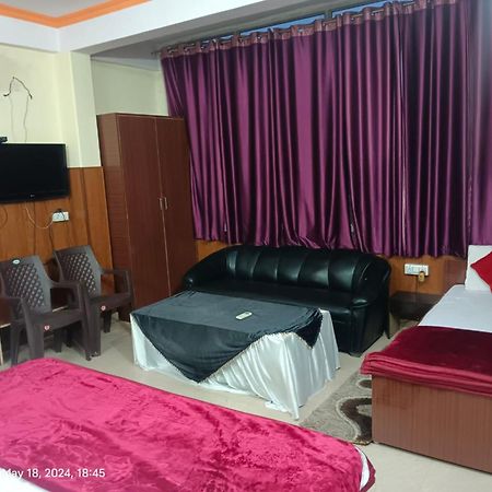 Goroomgo Varanasi Paradise Varanasi - Parking & Restaurant Available - Perfect Location And Comfortable Room エクステリア 写真