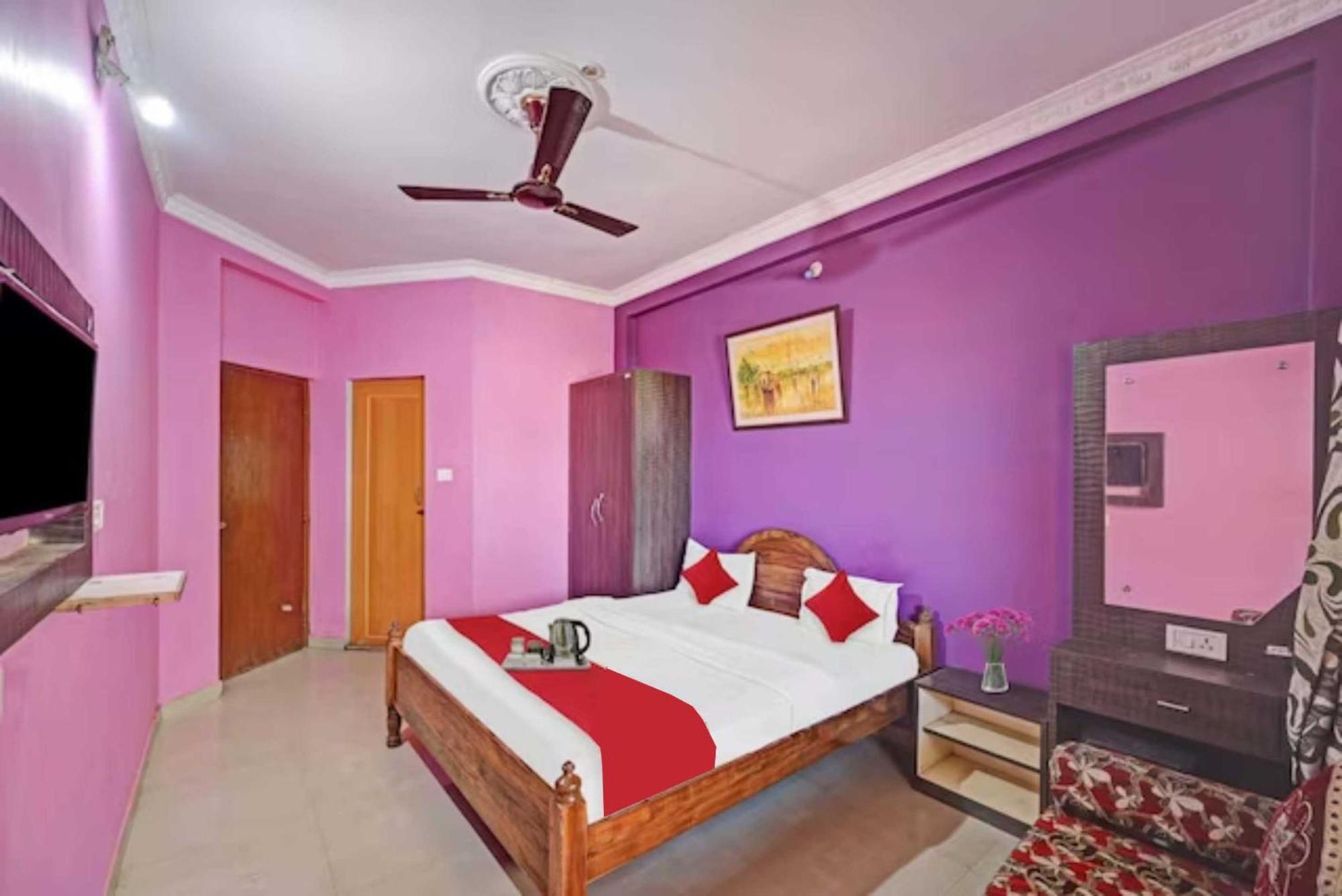 Goroomgo Varanasi Paradise Varanasi - Parking & Restaurant Available - Perfect Location And Comfortable Room エクステリア 写真