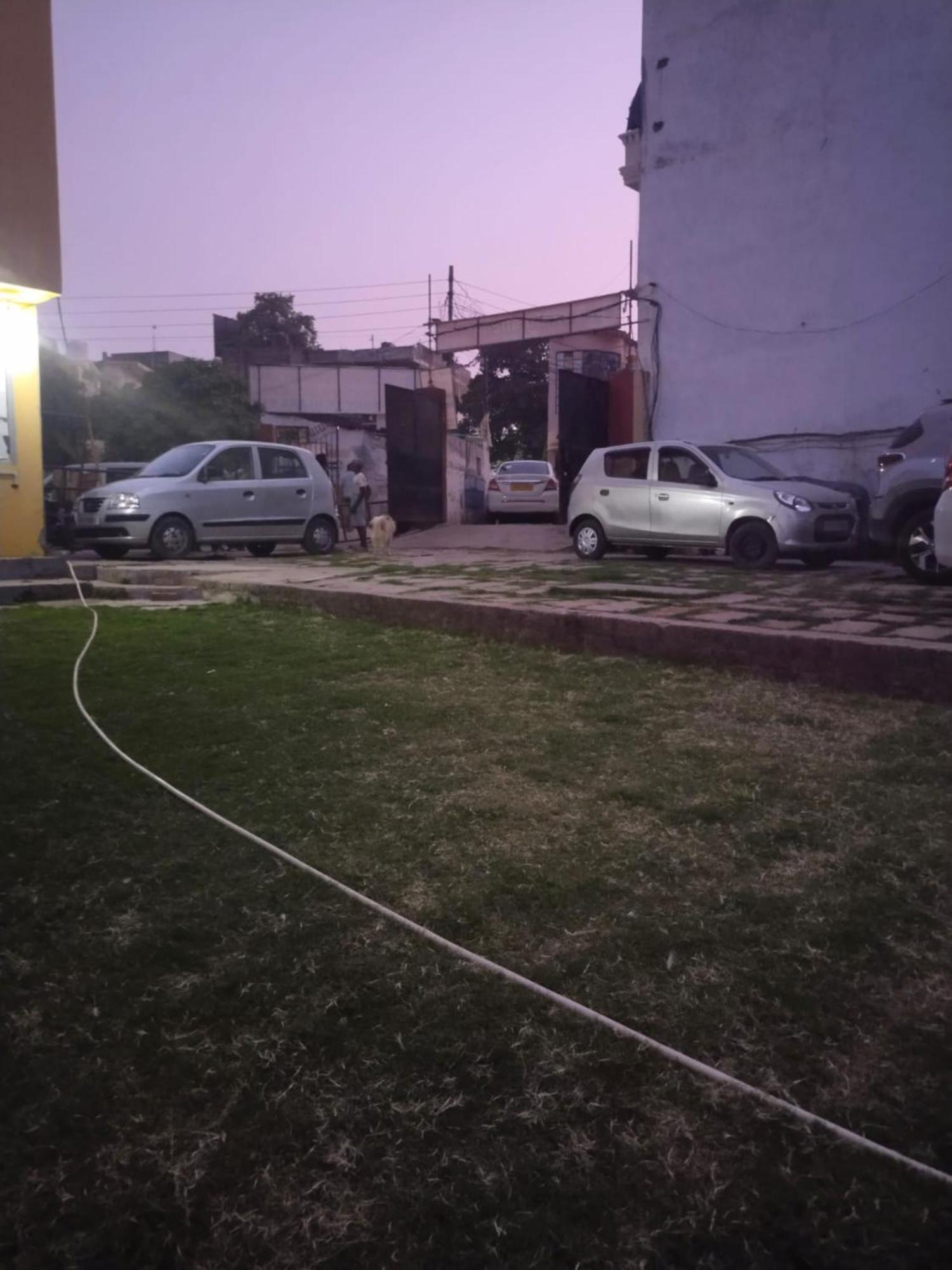Goroomgo Varanasi Paradise Varanasi - Parking & Restaurant Available - Perfect Location And Comfortable Room エクステリア 写真